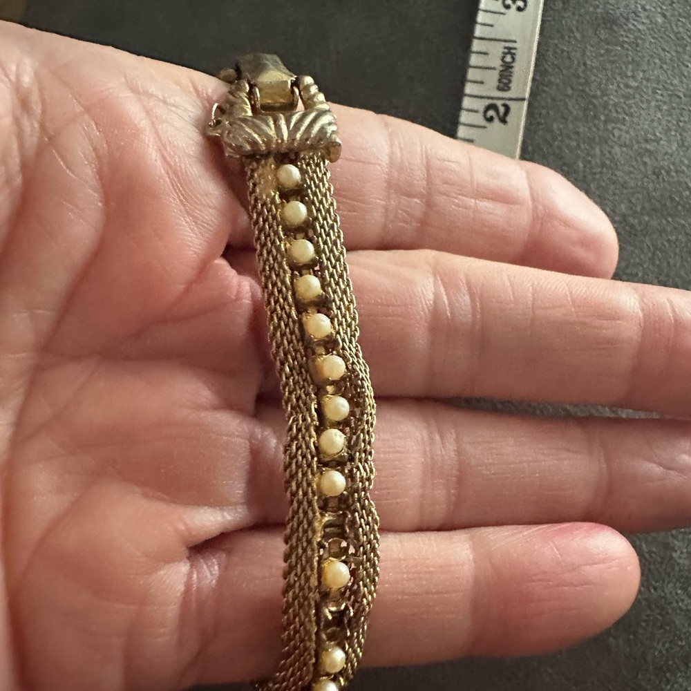 Gold tone bracelet